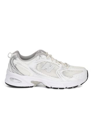 Sneaker in pelle e mesh colore bainco argento. NEW BALANCE | MR530-EMA